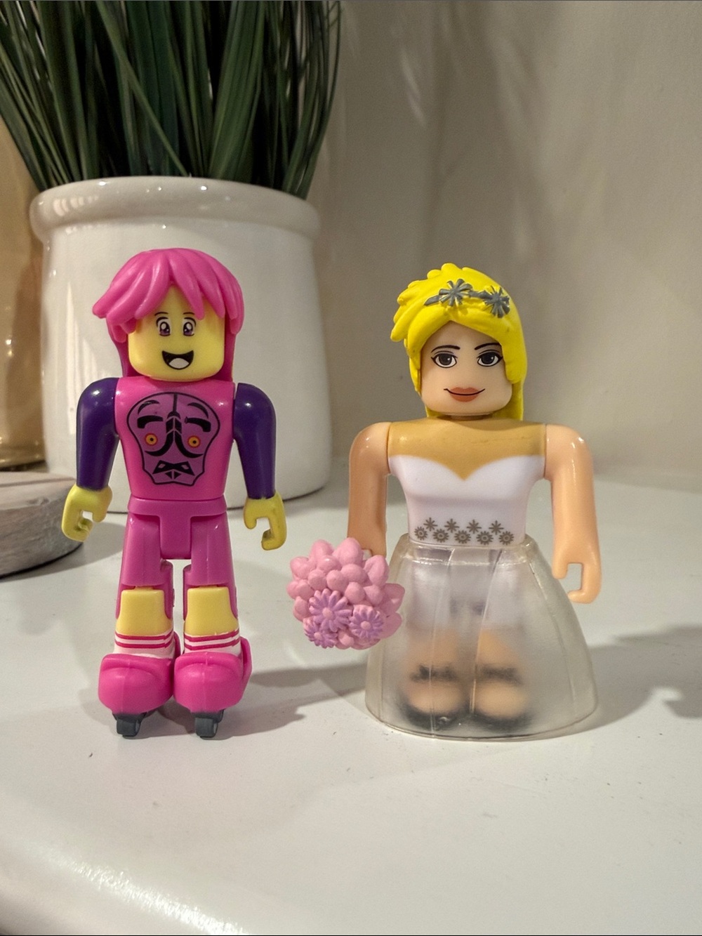 Roblox Skating Rink & Bridge Figures        boys toy toys action figure kids boy